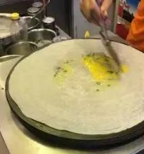 街边无意间撞见的一种小吃，就成了一间小店，生意相当的火爆！(图2)