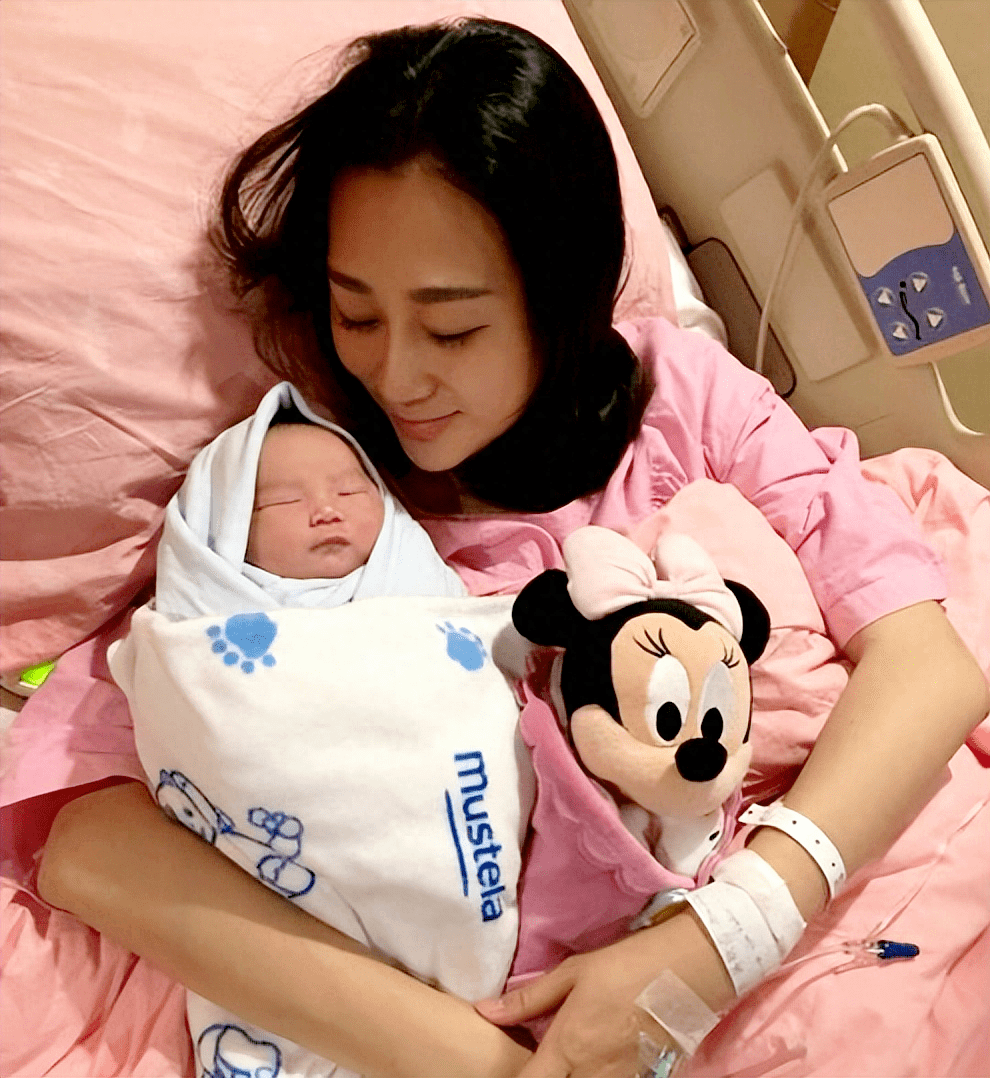 蒋丽莎:嫁陈浩民5年生4胎,心中有苦楚,等到男子回头终于幸福_小时候