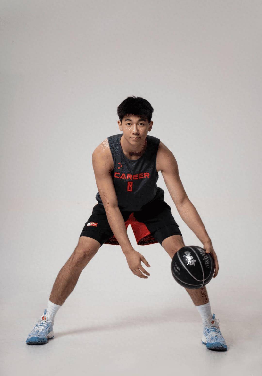 专访鸭子周嘉豪:"我是职业球员了!"_比赛_生涯_三联