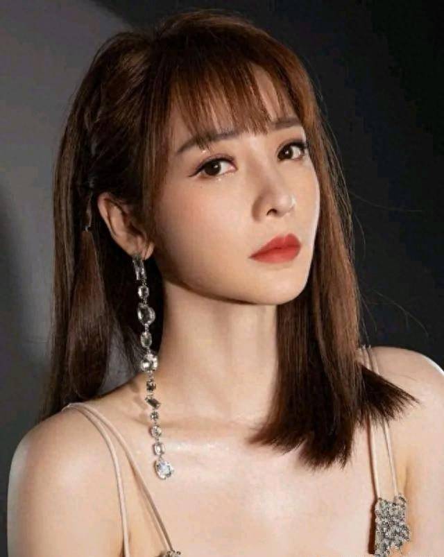 41岁柳岩为何没人敢娶?看到她做深蹲,网友:没资格追呀_运动_身材_动作