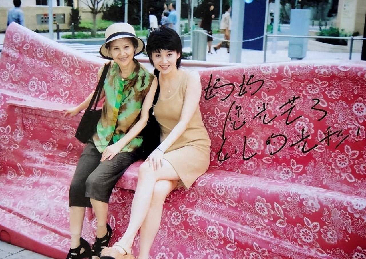 没人敢"潜"的3位女星:个个苗根正红家世显赫,王思聪也不敢惹_许晴