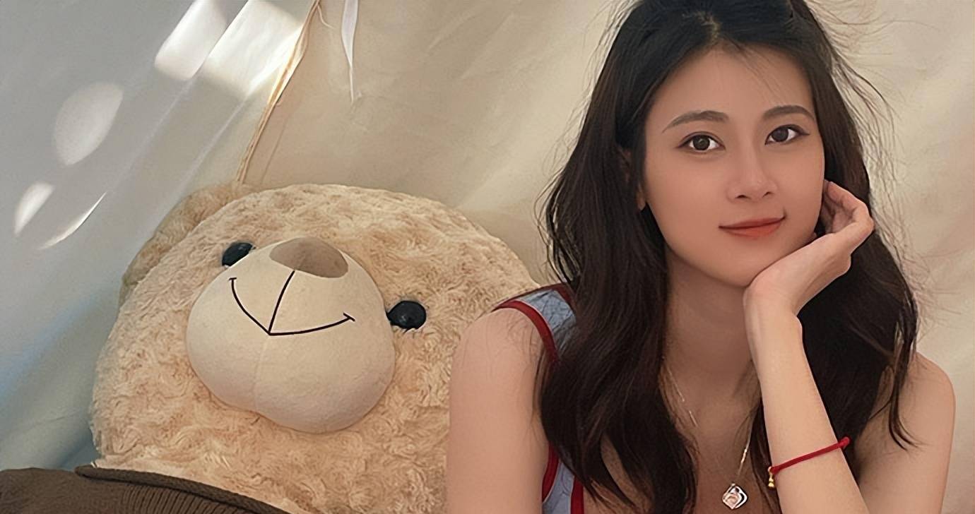 除了以上,还有《理想照耀中国》的赵昭仪奔跑,《猎狼者》的尤小晚,的