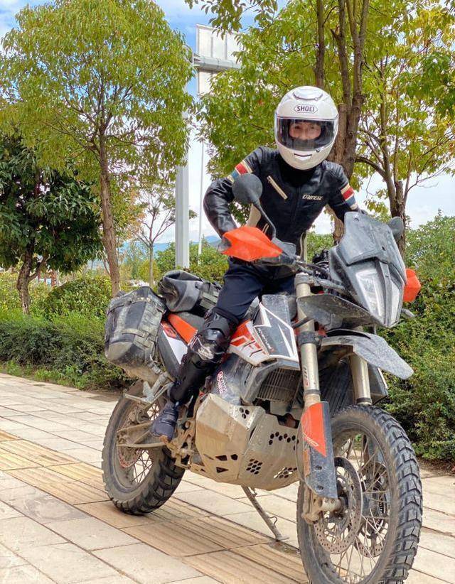 闺蜜好友陪同,其中一个竟是何猷君前女友_袁紫侨_奚梦瑶_朋友