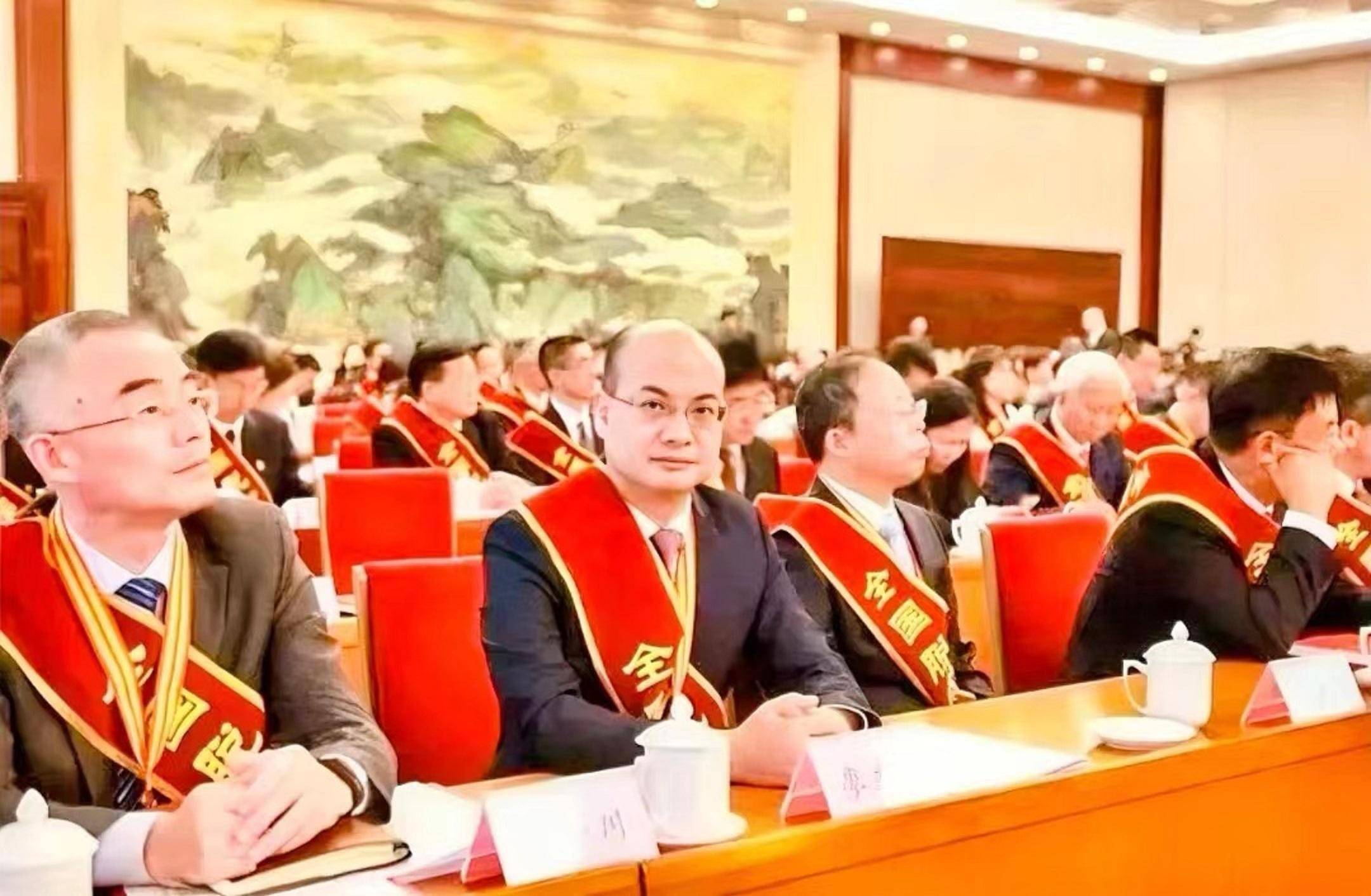 探秘龙岩"长汀首富"的背后故事:26岁创办公司,企业估值480亿_廖杰