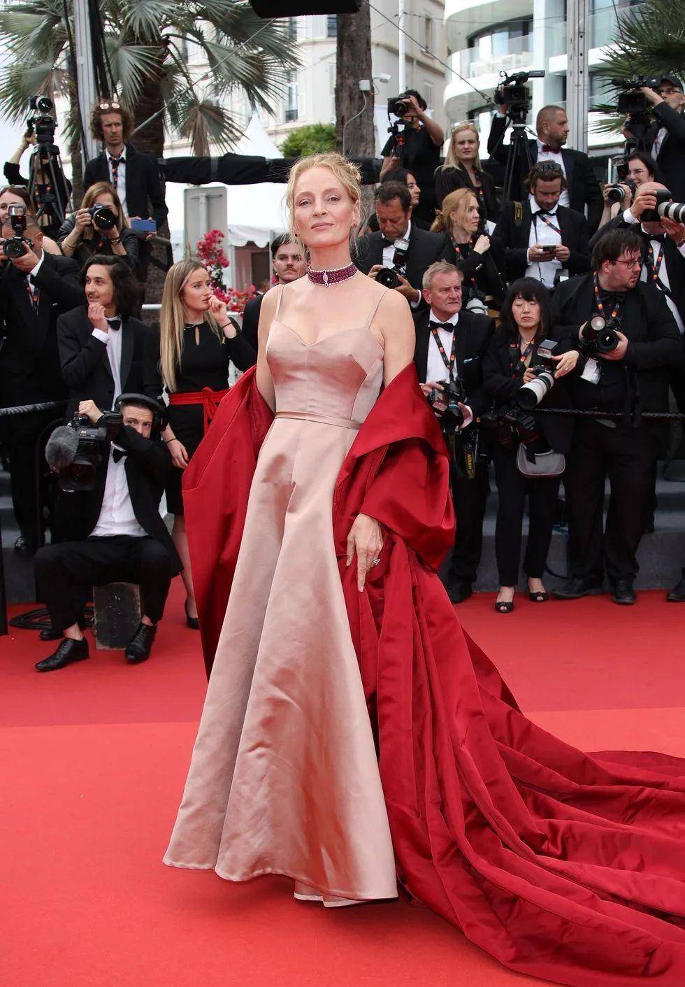 巩俐和张雨绮穿得太烂了,造型师都快被打了_连衣裙_衣服_珠宝