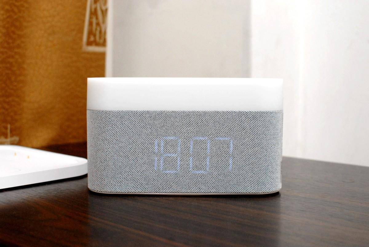 礼物分享：VFZ无线充电台灯，闹钟+时钟+无线充，好看好用又实用