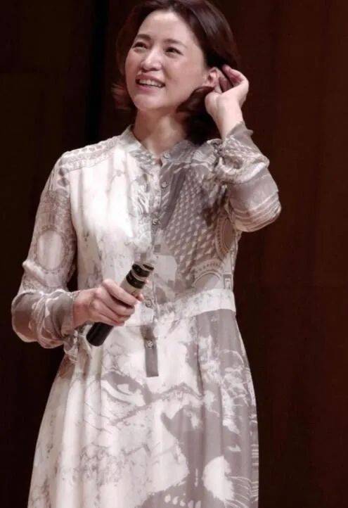 67看董卿生图,不到50就老成这样?