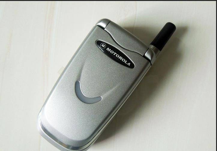 在办案警察的努力下,技侦民警终于发现了新情况,发现了王春的v988手机