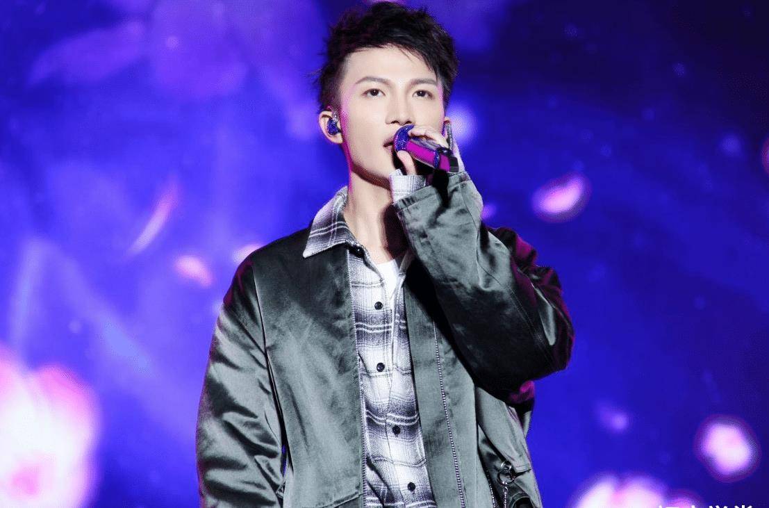 从《蒙面唱将》《声入人心》再到最近的《我们的歌》《歌手》,算是从