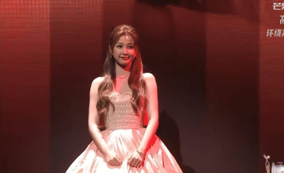 "400亿千金"虞书欣:家产不输王思聪,追星成功被王鹤棣喊女友_lisa