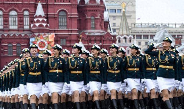 俄罗斯女兵非常漂亮，但退役后她们却很难找到对象，这是为什么？(图1)