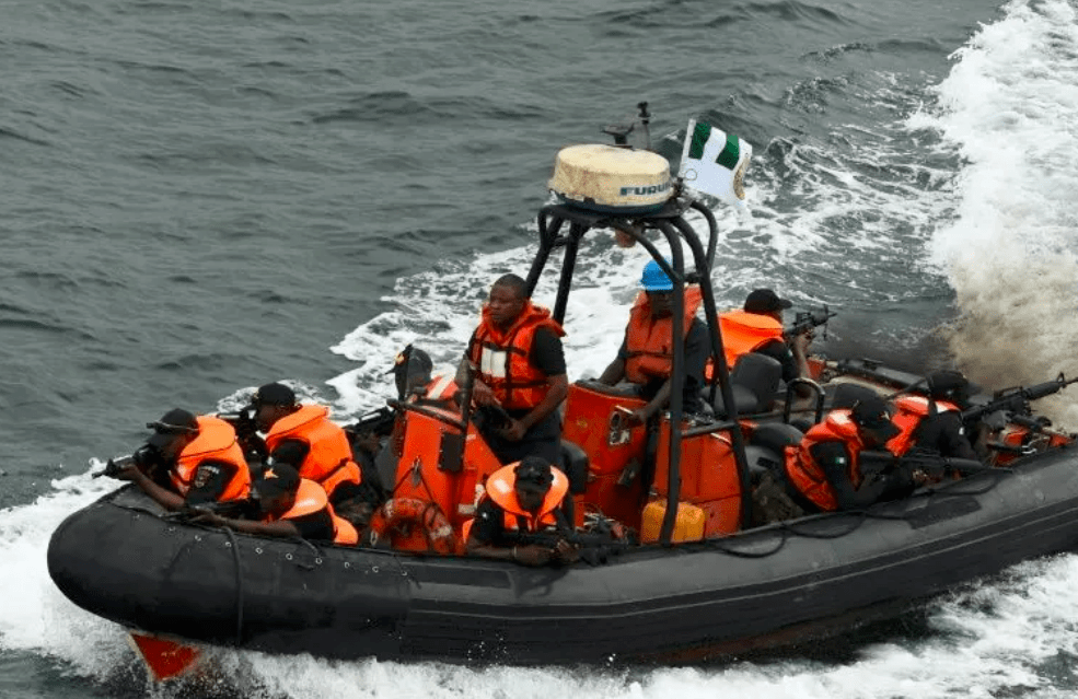 一名船长在马六甲海峡海盗登船事件中受伤_报告_进行_船只