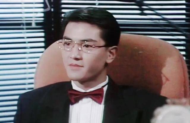 《天若有情》可以说,郑伊健满足了侄儿们对于霸道总裁,苦行僧类型