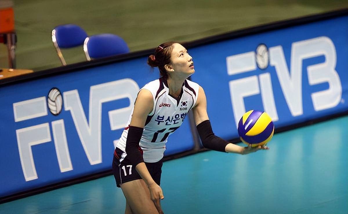 金熙珍:有打2号位强攻和背飞的能力,有一传的技术,属于全面手_接应