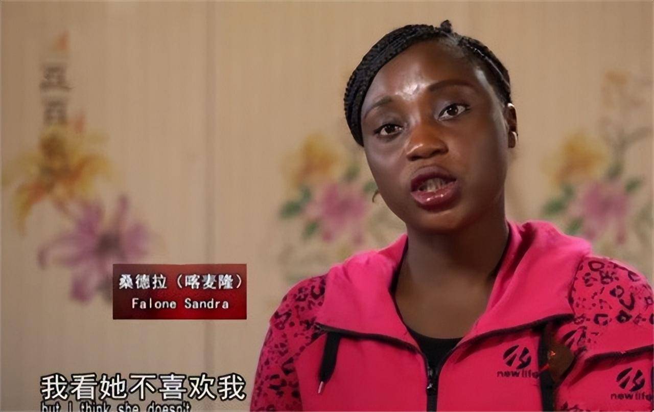 桑德拉不太会做中国菜,有一次,她下了大功夫做了非洲食物马尼奥克"想