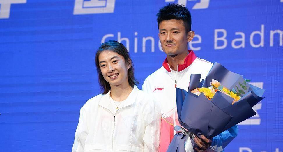 "羽坛第一女子"王适娴:17岁与谌龙相爱,两人一起面对挑战_爱情_支持