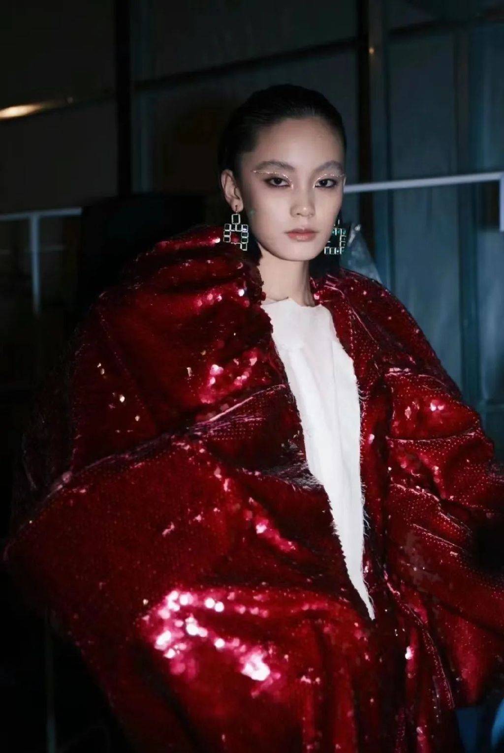 图片来源中国国际时装周beautyberry/jumper zhangsarawong/zifei