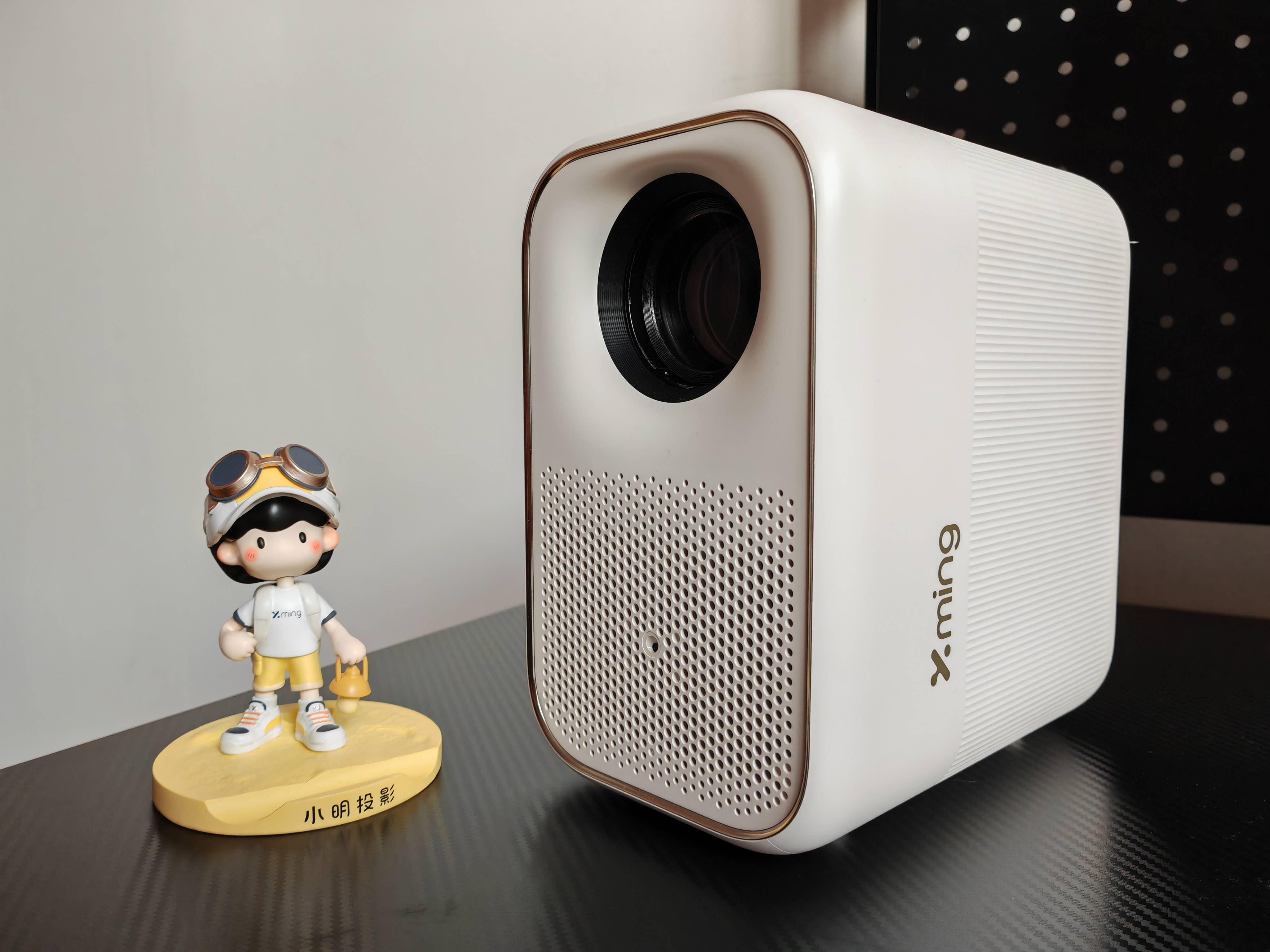 在8月底,小明推出了自己的最新款投影仪——小明q3 pro投影仪.