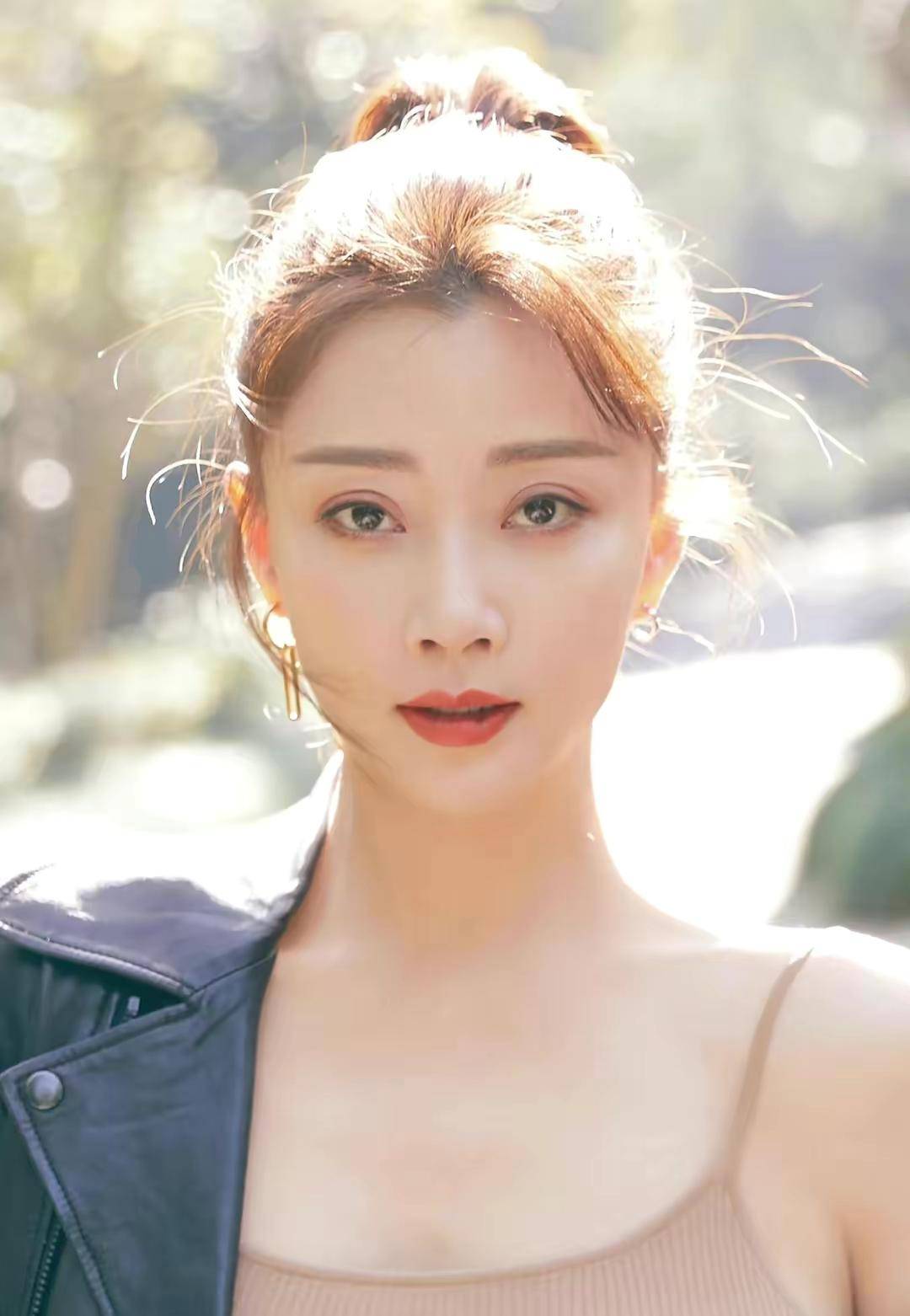 殷桃:我们电视剧奖大满贯获得者,人世间里演技炸裂,再度封后_艺术