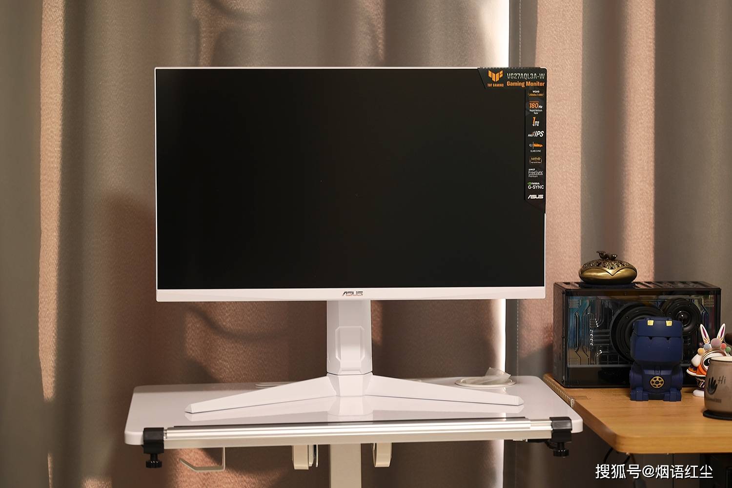 华硕小金刚max显示器具有很多型号,我所入手的是vg27aql3a白色版