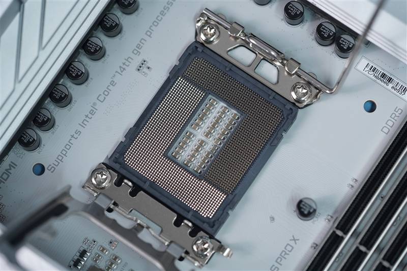 颜值性能兼修！技嘉冰雕X Z790 AORUS PRO X主板评测：稳压酷睿i9 仅有79℃(图8)