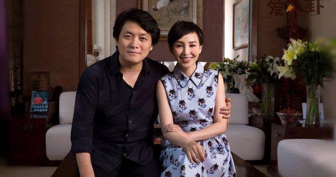 演员岳丽娜:19岁与导演裸婚连生3胎,如今丈夫用7部剧将她捧红_郭靖宇