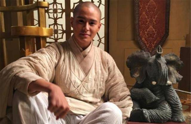 此人一生痴迷佛法,先后2次破戒染指11女,终被誉为"千古一僧"_鸠摩罗什