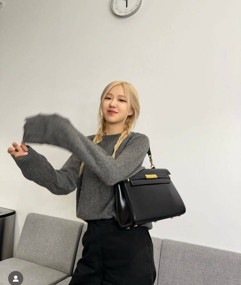 朴彩英心情大好背爱马仕晒16张绝美自拍,吃雪糕庆祝_表演_账号_时尚