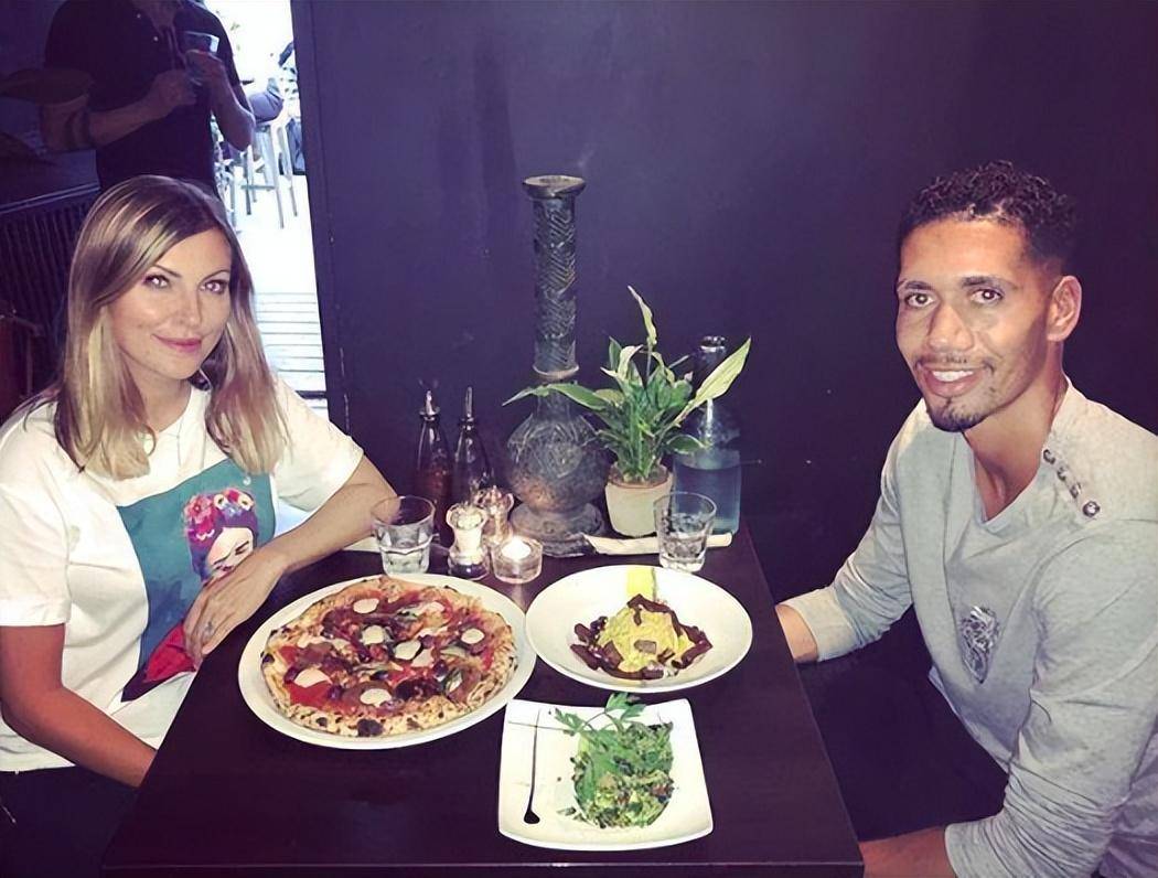 上一个吃素,差点无球可踢的是伊斯科,还有阿森纳那个速度飞快的贝莱