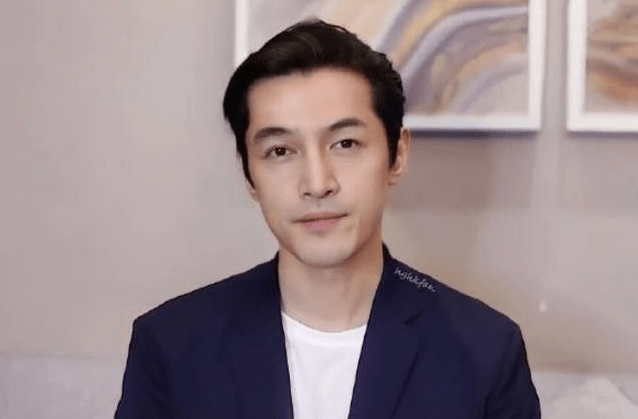 胡歌近况:成阿玛尼全球形象代言人,化身爱情读者_事故_状态_后座