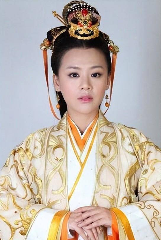 2015年,《芈月传》播出后,不少网友到马思纯的微博留言:"她斗鸡眼,演