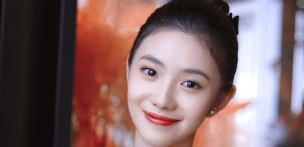 "国师撑腰"刘浩存:自称天赋过人,夸易烊千玺却词穷,凭啥走红_网友_刘