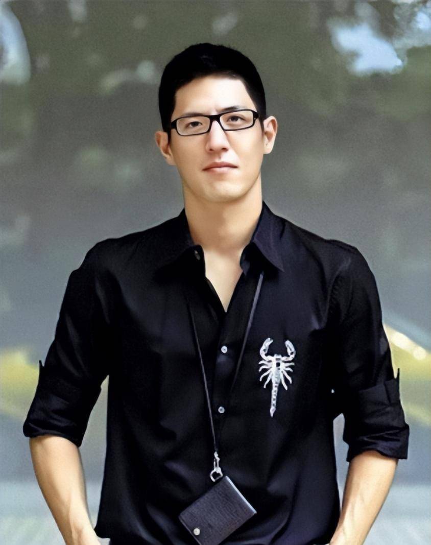 1989年,蒋孝勇举家移民加拿大,宋美龄嘱咐:要牢记你