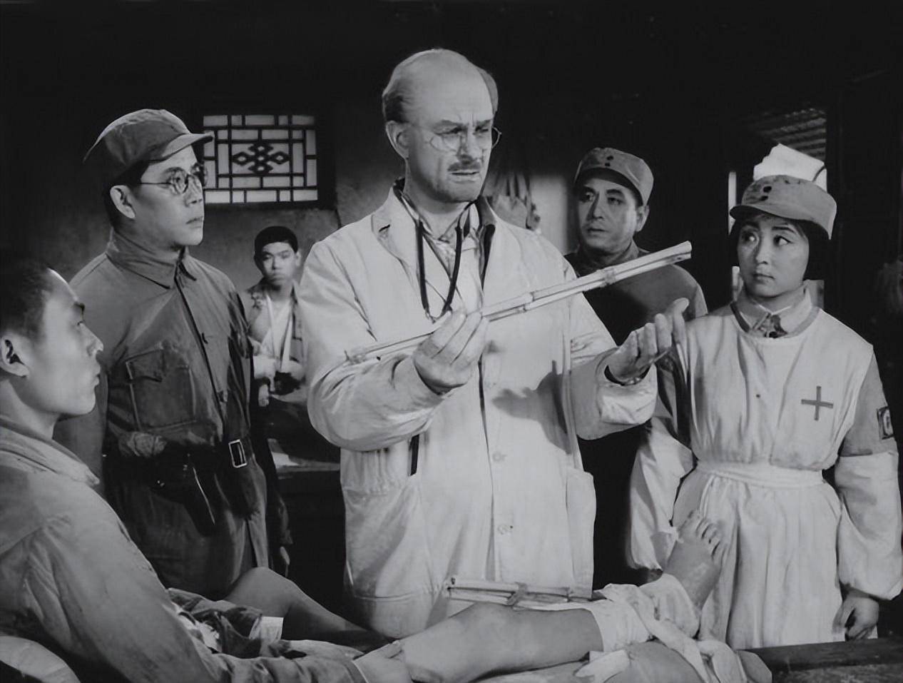也正是在那时,他完成了第一部代表作《白求恩大夫》,将国际共产主义