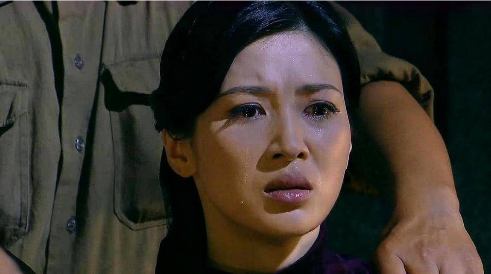 屋漏偏逢连夜雨,这时周旭辉的前妻赖丹丹也来凑热闹,发长文控诉因童蕾