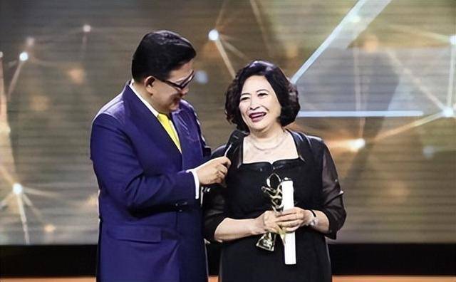 恩爱41年,丈夫居家唯唯诺诺,她才是偶像剧大女主_于建伟_徐迪_许娣