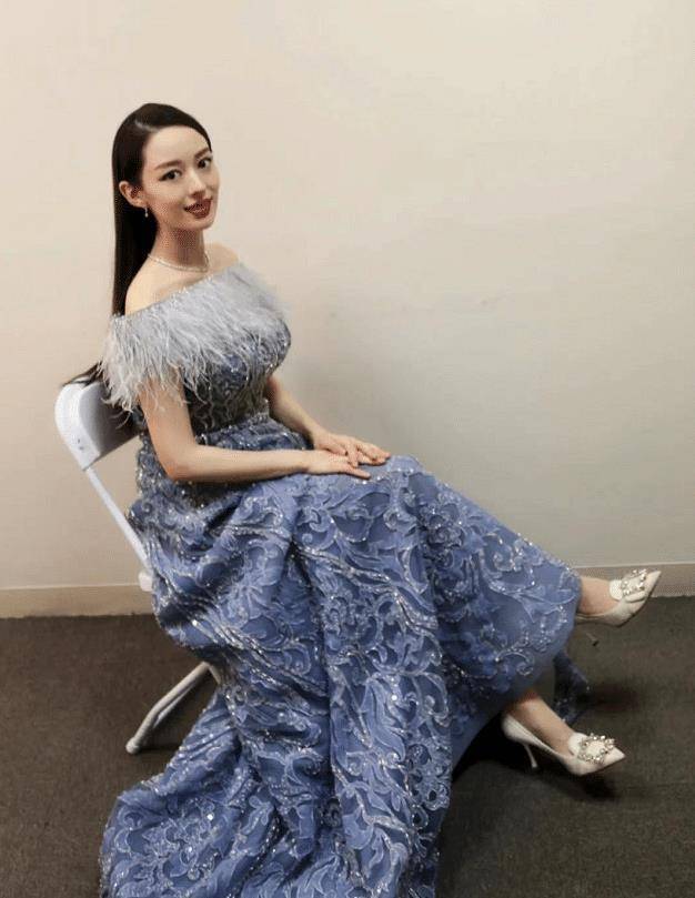 吉娜晒孕期美照,怀孕7月身材依旧,这是我见过最美的孕妇_气质_裙装