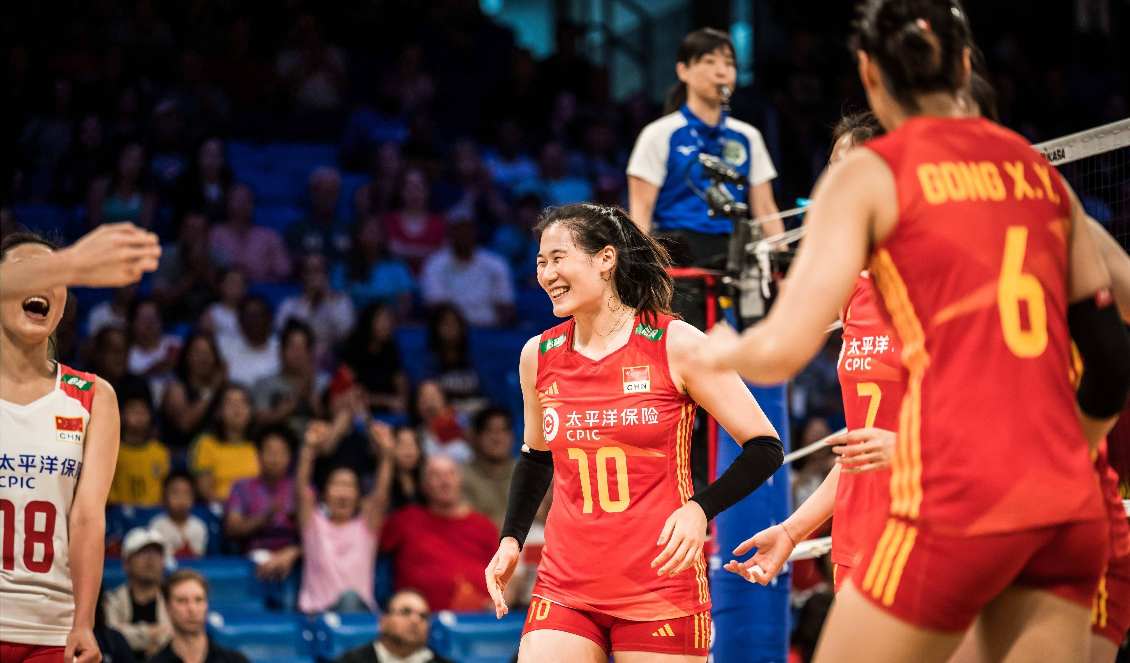 好消息,中国女排一日诞生2名冠军教练,国家队主教练有了新选择_杨昊