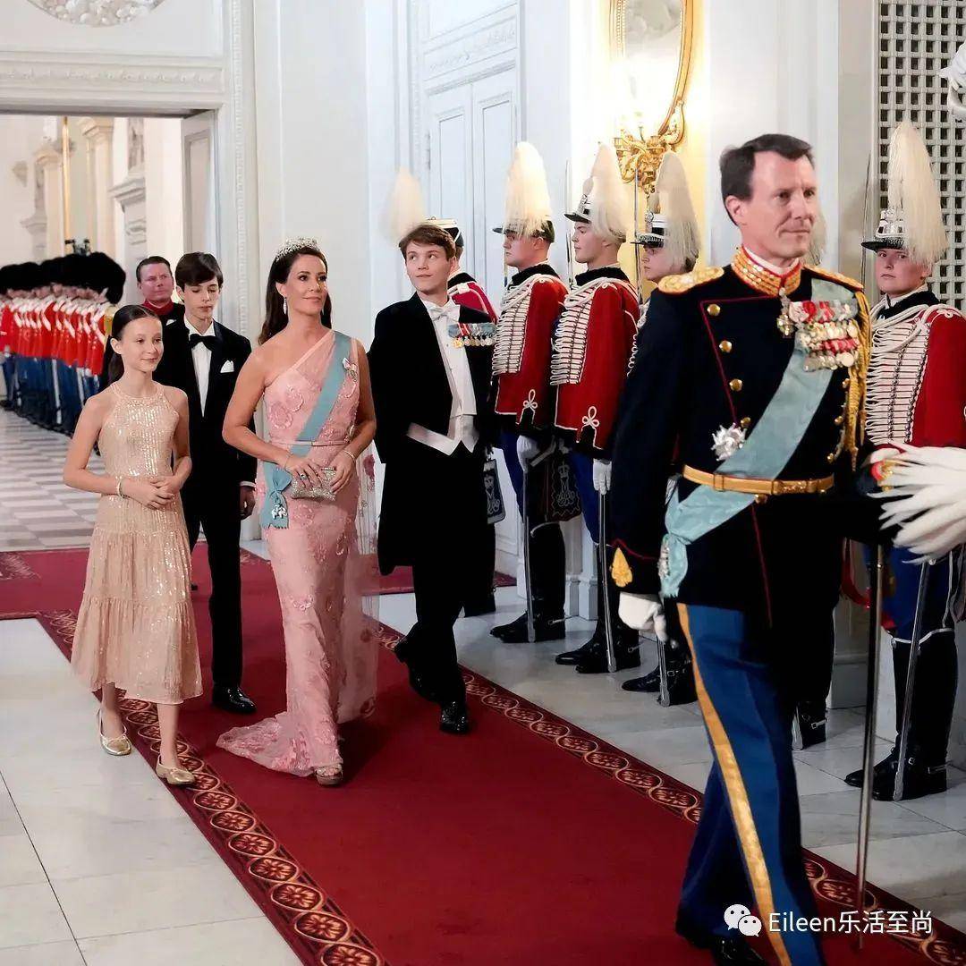 高颜值贵女们都为了他盛装齐聚这场顶级舞会?