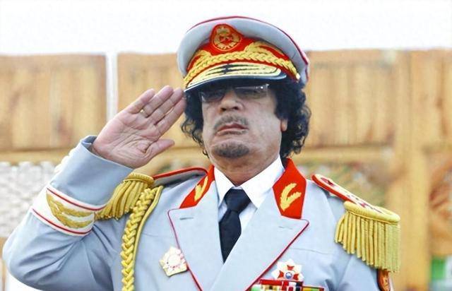 生前留下400亿遗产,美国却只能看不能动,萨达姆有多聪明?_伊拉克_人民