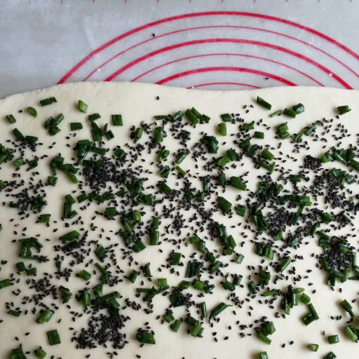 香葱芝麻花卷,多加一样东西,做出来更香更有嚼劲!_奶粉_味道_面团