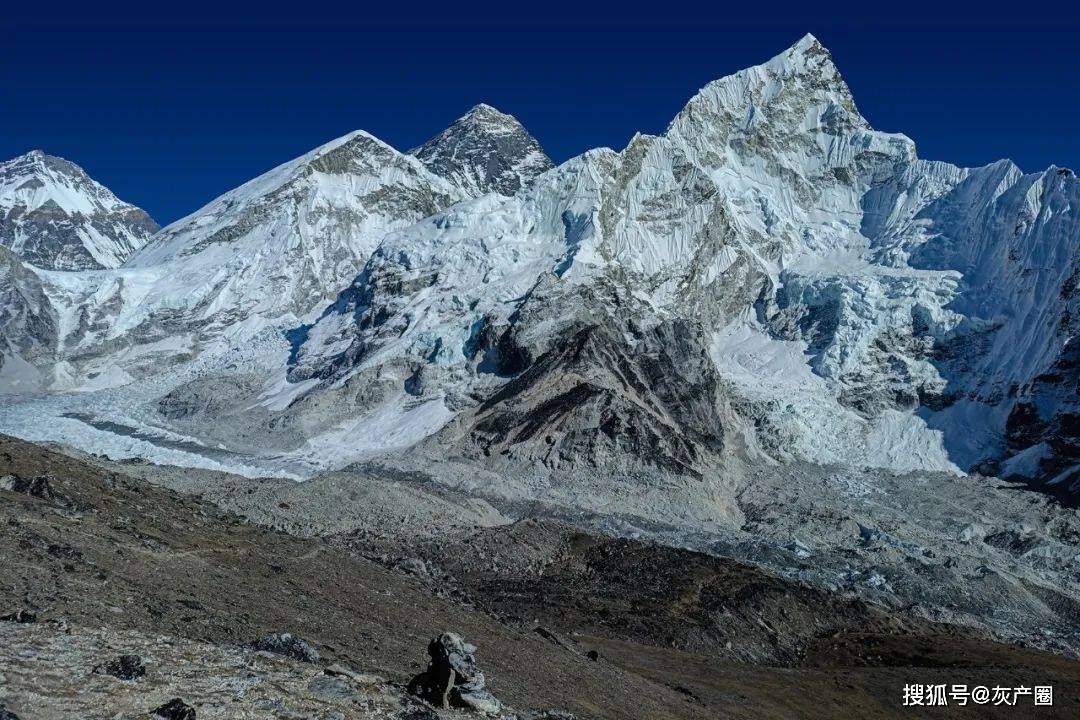 "13小时没氧气罐",上海登山者称在珠峰上被向导抛弃,差点遇难!