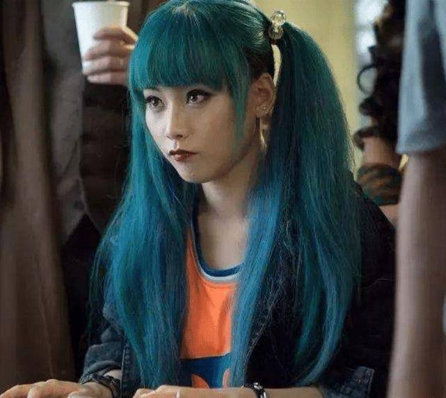 她是《唐探2》里的顶级女黑客kiko,如今剪成短发后,美炸了_电影