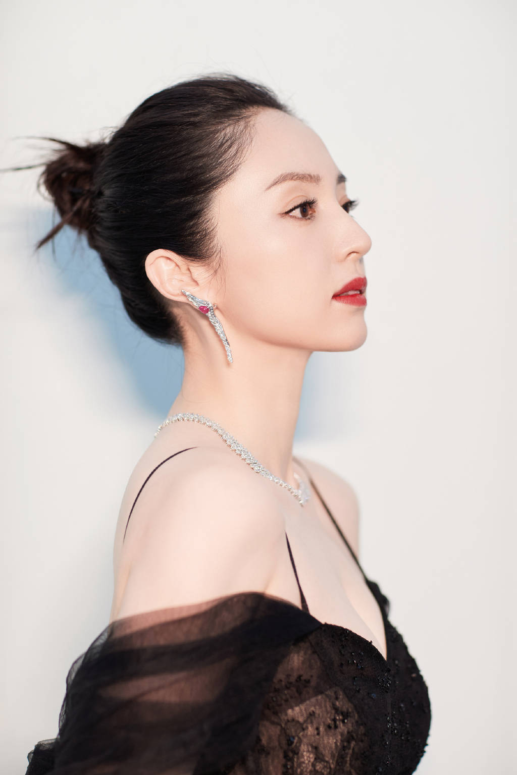 4,张歆艺:40岁张歆艺的年龄也比孙俪年龄大,年轻时的感情经历不走运