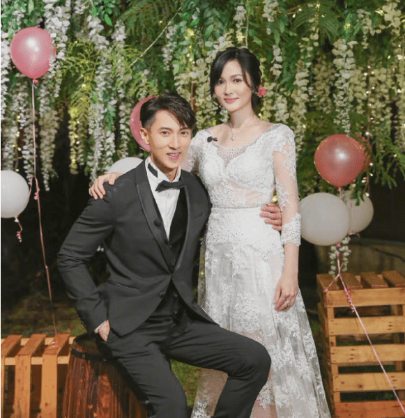 吴尊晒与吴奇隆合影,两人素颜看不出年龄差,后者发福出现幸福肥_照片