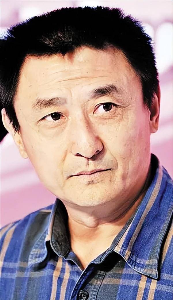 张涵予:44岁爆红后婚姻出现危机,今糟糠女子成了他的"心病"_父母_梅子