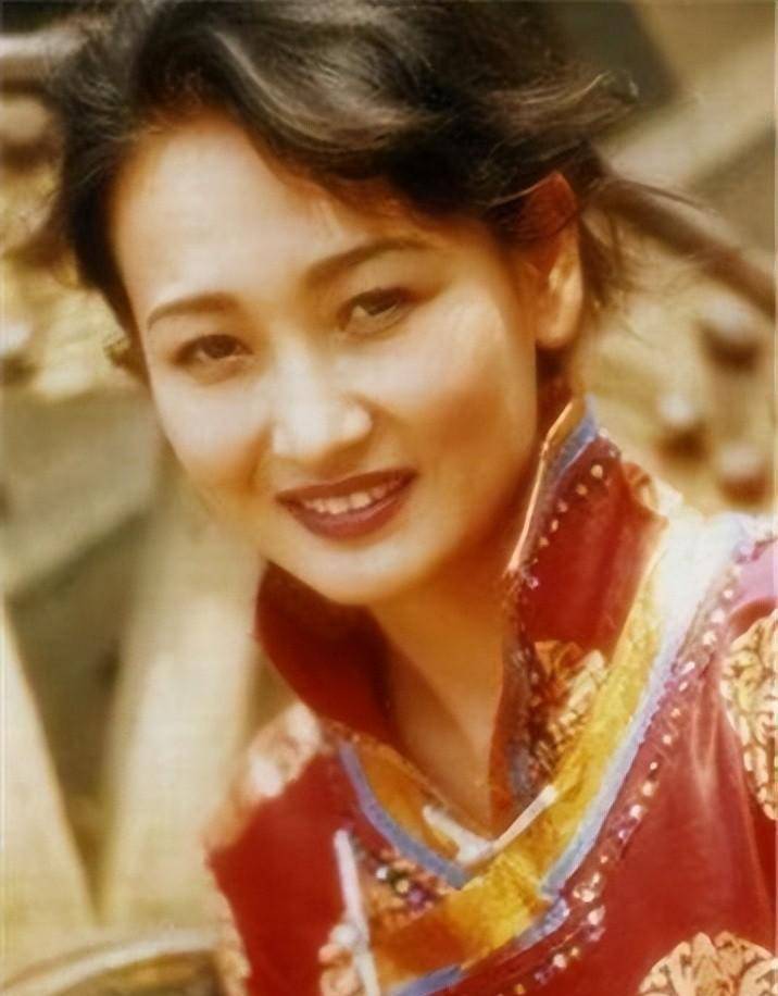 腾格尔:请客吃喝花光几百万,与妻子离婚,老来丧女,他后悔吗?