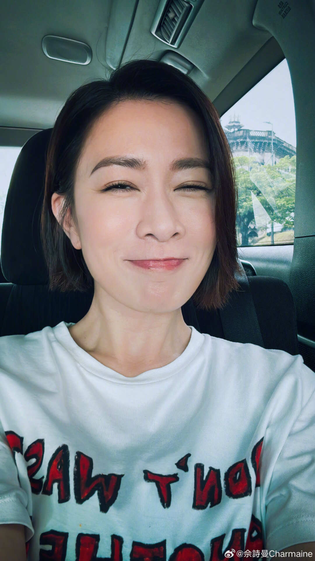 tvb视后被质疑低调炫富!现身街头背20万名牌包,亲切与路人合影