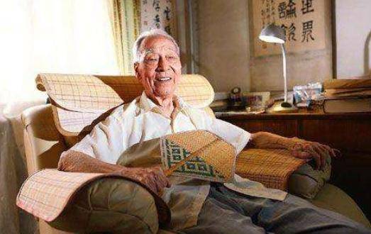 许渊冲因翻译挨鞭子,93岁获国际翻译奖:真正的学者,灵魂纯净_事业