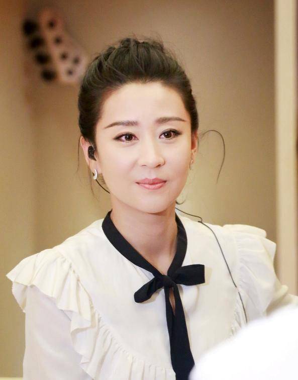 她22岁与罗晋情投意合,最后却嫁给了身价上亿送她飞机的土豪!